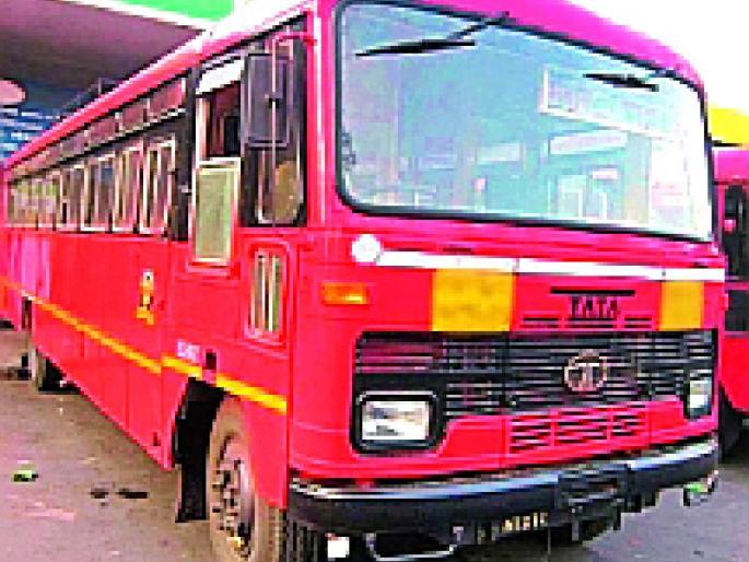 Promptly sort out the issue of employment of salaried employees in ST | ‘एसटी’तील रोजंदार कर्मचाऱ्यांच्या रोजगाराचा प्रश्न तातडीने मार्गी लावा Promptly sort out the issue of employment of salaried employees in ST | ‘एसटी’तील रोजंदार कर्मचाऱ्यांच्या रोजगाराचा प्रश्न तातडीने मार्गी लावा