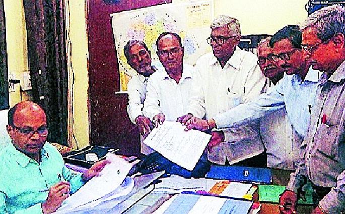 'EPS-9 5' pensioners's request | ‘इपीएस-९५’ पेन्शनधारकांचे निवेदन 'EPS-9 5' pensioners's request | ‘इपीएस-९५’ पेन्शनधारकांचे निवेदन