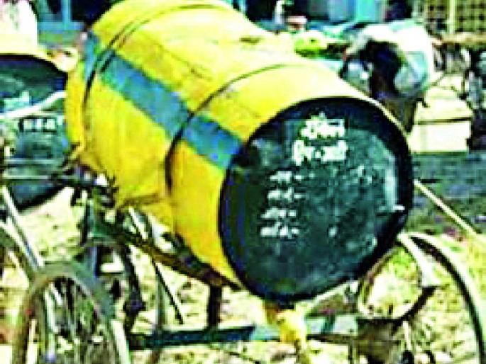 In the district, millions of subscribers of kerosene 'block' | जिल्ह्यात पावणेसहा लाख ग्राहकांचे केरोसीन ‘ब्लॉक’ In the district, millions of subscribers of kerosene 'block' | जिल्ह्यात पावणेसहा लाख ग्राहकांचे केरोसीन ‘ब्लॉक’