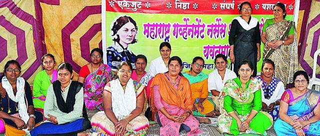 Nurse's workshop against the deacons | अधिष्ठातांविरोधात नर्सेसचे कामबंद Nurse's workshop against the deacons | अधिष्ठातांविरोधात नर्सेसचे कामबंद