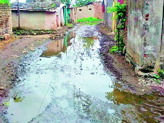 The villages selected for 'Adarsh' were surrounded by problems | ‘आदर्श’साठी निवडलेल्या गावांना समस्यांनी वेढले The villages selected for 'Adarsh' were surrounded by problems | ‘आदर्श’साठी निवडलेल्या गावांना समस्यांनी वेढले