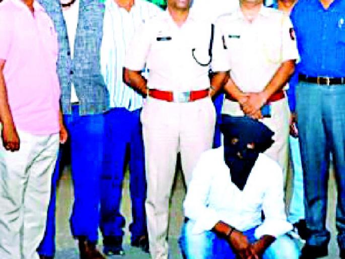 The thief from the Railway Clerk left the husband | रेल्वे लिपिकेचा पतीच निघाला चोर