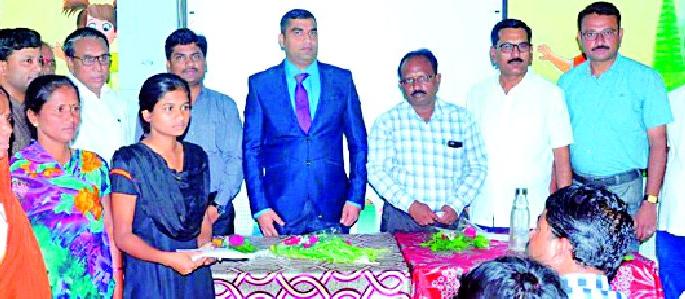 Finally, the path of Payal's education was freed | अखेर पायलच्या शिक्षणाचा मार्ग झाला मोकळा