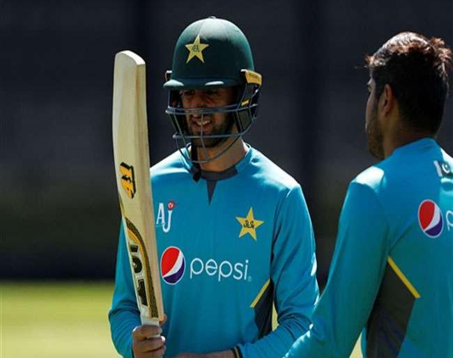 ICC World Cup 2019: Shoaib Malik's career threatens, out of World Cup squad | ICC World Cup 2019 : शोएब मलिकची कारकिर्द धोक्यात, विश्वचषक संघातून बाहेर