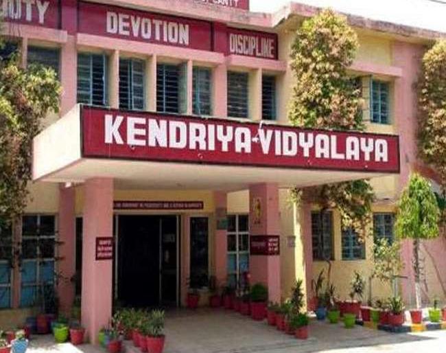 Three central school buildings in Maharashtra are unsafe | महाराष्ट्रातील ८ केंद्रीय विद्यालयांच्या इमारती असुरक्षित  Three central school buildings in Maharashtra are unsafe | महाराष्ट्रातील ८ केंद्रीय विद्यालयांच्या इमारती असुरक्षित