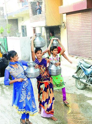 Aurangabad's water scarcity, chaos and chaos | औरंगाबादच्या पाणीटंचाईबद्दल आक्रोश, संताप