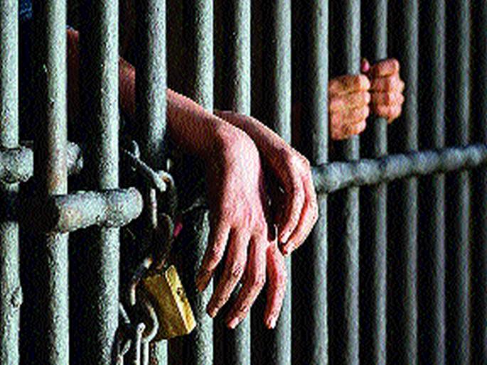 The lockup in the police station is in the dust | पोलीस ठाण्यातील लॉकअप धूळखात पडून The lockup in the police station is in the dust | पोलीस ठाण्यातील लॉकअप धूळखात पडून