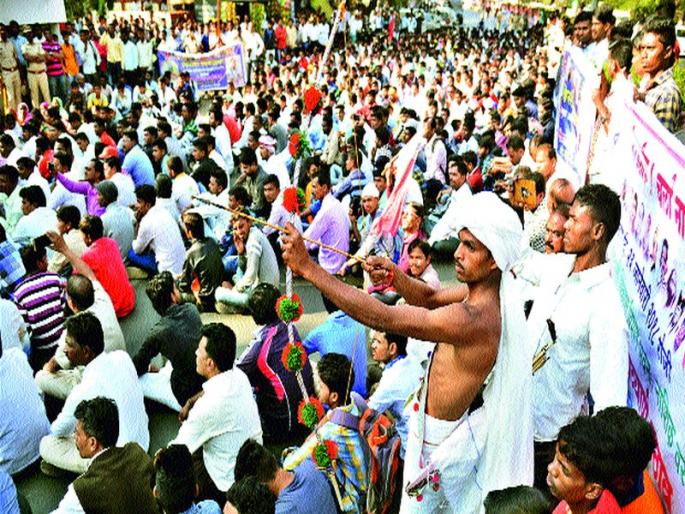Front against bogus tribals | बोगस आदिवासींच्या विरोधात मोर्चा Front against bogus tribals | बोगस आदिवासींच्या विरोधात मोर्चा