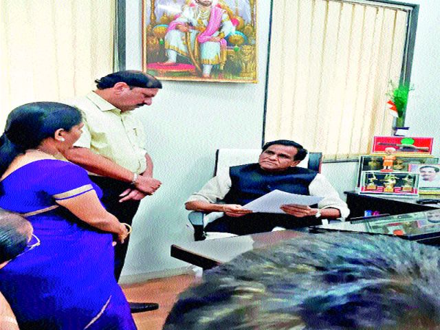 'That' the corporator's complaint to the demon | ‘त्या’ नगरसेवकाची दानवेंकडे तक्रार 'That' the corporator's complaint to the demon | ‘त्या’ नगरसेवकाची दानवेंकडे तक्रार