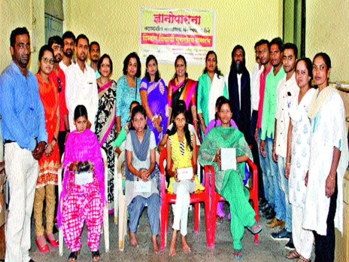 Divine students' pride | दिव्यांग विद्यार्थ्यांचा गौरव Divine students' pride | दिव्यांग विद्यार्थ्यांचा गौरव