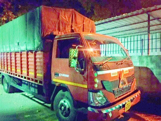 The truck carrying the meat caught | मांस घेऊन जाणारा ट्रक पकडला The truck carrying the meat caught | मांस घेऊन जाणारा ट्रक पकडला