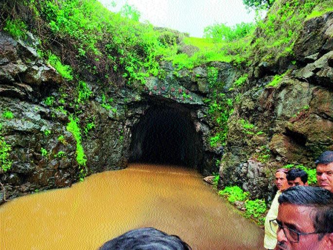 Finishing the tunnel in the Catapada project | मांजरपाडा प्रकल्पातील बोगद्याचे काम पूर्ण Finishing the tunnel in the Catapada project | मांजरपाडा प्रकल्पातील बोगद्याचे काम पूर्ण