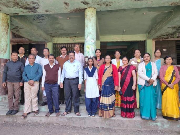 Case in point! A 15-year-old girl gave birth to a neighbour, skipping school exams | प्रसंगावधान! शाळेची परीक्षा बाजूला ठेवून १५ वर्षांच्या मुलीने केली शेजारणीची प्रसूती Case in point! A 15-year-old girl gave birth to a neighbour, skipping school exams | प्रसंगावधान! शाळेची परीक्षा बाजूला ठेवून १५ वर्षांच्या मुलीने केली शेजारणीची प्रसूती