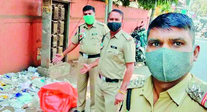 Shopkeeper fined Rs 20,000 for littering | उघड्यावर कचरा टाकल्याने दुकानदाराला ठोठावला तब्बल २० हजारांचा दंड Shopkeeper fined Rs 20,000 for littering | उघड्यावर कचरा टाकल्याने दुकानदाराला ठोठावला तब्बल २० हजारांचा दंड