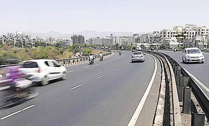 Punekar and the administration rushed to the spot with 'that' blood-stained bundle | रक्ताने माखलेल्या 'त्या' गाठोड्याने उडविली पुणेकर आणि प्रशासनाची धांदल Punekar and the administration rushed to the spot with 'that' blood-stained bundle | रक्ताने माखलेल्या 'त्या' गाठोड्याने उडविली पुणेकर आणि प्रशासनाची धांदल