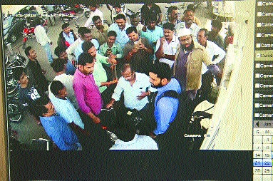 Petrol price hike and 'sin' | पेट्रोल दराचा भडका आणि मापातही ‘पाप’ Petrol price hike and 'sin' | पेट्रोल दराचा भडका आणि मापातही ‘पाप’