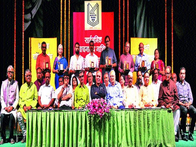 From the literature, the role of the writer is revealed | साहित्यातून लेखकाची भूमिका प्रकटते From the literature, the role of the writer is revealed | साहित्यातून लेखकाची भूमिका प्रकटते