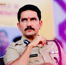  Mamie broke the ban deal and, in the other case, | मामीने केला सौदा अन् मामाने फोडले बिंग