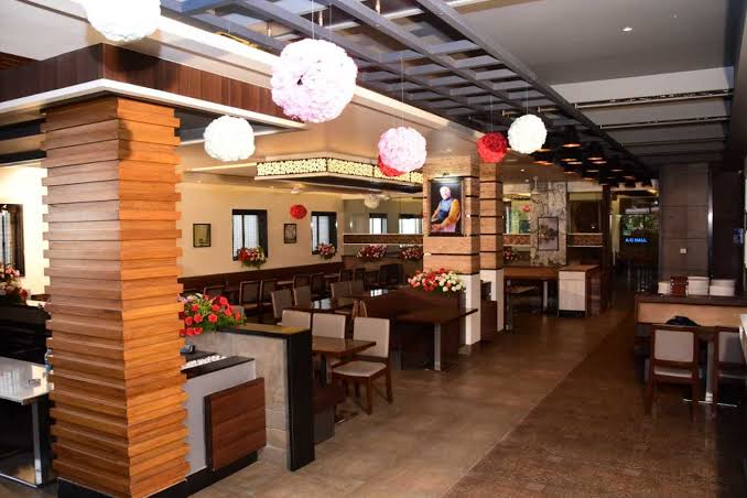 Pune Unlock : Hotels in the city will be open from 8 am to 10 pm: It is mandatory to follow these rules | Pune Unlock: शहरातील हॉटेल्स सकाळी ८ ते रात्री १० पर्यंत राहणार सुरू: 'या' नियमांचे पालन करणे बंधनकारक Pune Unlock : Hotels in the city will be open from 8 am to 10 pm: It is mandatory to follow these rules | Pune Unlock: शहरातील हॉटेल्स सकाळी ८ ते रात्री १० पर्यंत राहणार सुरू: 'या' नियमांचे पालन करणे बंधनकारक
