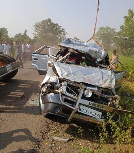 vehicle overturned in Wardha district; One killed, ten injured | वर्धा जिल्ह्यात भरधाव वाहन उलटले; एक ठार, दहा जखमी vehicle overturned in Wardha district; One killed, ten injured | वर्धा जिल्ह्यात भरधाव वाहन उलटले; एक ठार, दहा जखमी