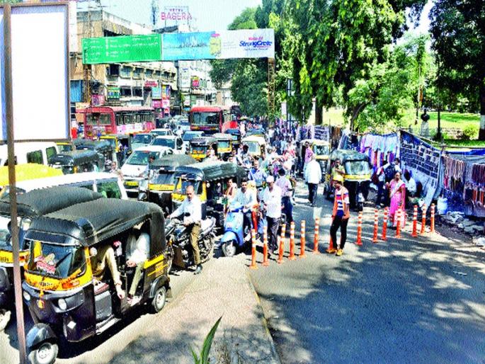 The use of single transport is unsuccessful on the very first day | एकेरी वाहतुकीचा प्रयोग पहिल्याच दिवशी फसला The use of single transport is unsuccessful on the very first day | एकेरी वाहतुकीचा प्रयोग पहिल्याच दिवशी फसला