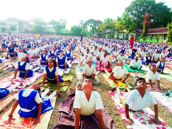  Presenting demonstration of various Yogasanas with Suryanmasaka | सूर्यनमस्कारासह विविध योगासनांची प्रात्यक्षिके सादर