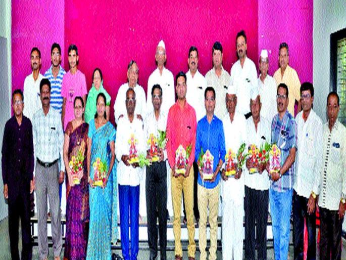 Felicitation of readers in Sinnar Library | सिन्नर वाचनालयात वाचकांचा सत्कार