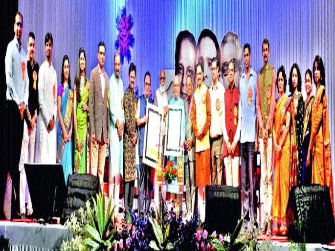  Culture, Vaibhav Award for Phalke, Chandrates | पत्की, चंद्रात्रे यांना संस्कृती वैभव पुरस्कार
