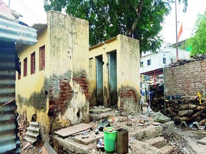 Problems in Indira Gandhi colony increase | इंदिरा गांधी वसाहतीतील समस्यांत वाढ Problems in Indira Gandhi colony increase | इंदिरा गांधी वसाहतीतील समस्यांत वाढ