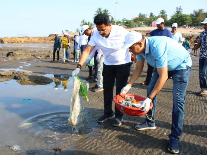 A call to keep Utan Beach clean thane | उत्तन समुद्र किनारा स्वच्छ ठेवण्याचे आवाहन 