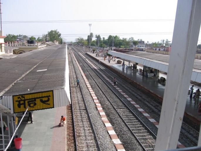Special stop at the Mayer Railway Station for Navratri | नवरात्रीसाठी मय्यर रेल्वेस्थानकावर विशेष थांबा Special stop at the Mayer Railway Station for Navratri | नवरात्रीसाठी मय्यर रेल्वेस्थानकावर विशेष थांबा