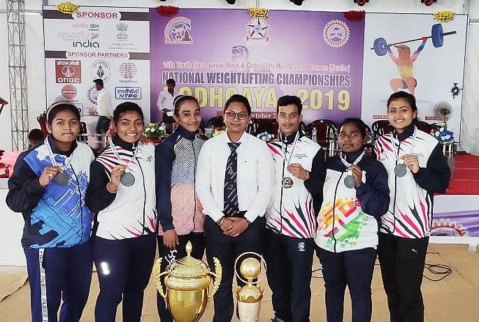 Manmad players' success in national weightlifting competition | राष्ट्रीय वेटलिफ्टिंग स्पर्धेत मनमाडच्या खेळाडूंचे यश Manmad players' success in national weightlifting competition | राष्ट्रीय वेटलिफ्टिंग स्पर्धेत मनमाडच्या खेळाडूंचे यश