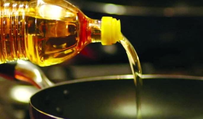 Oil prices high in the sub-capital! Price rise from Diwali | उपराजधानीत खाद्यतेल महागले! दिवाळीपासून भाववाढ Oil prices high in the sub-capital! Price rise from Diwali | उपराजधानीत खाद्यतेल महागले! दिवाळीपासून भाववाढ