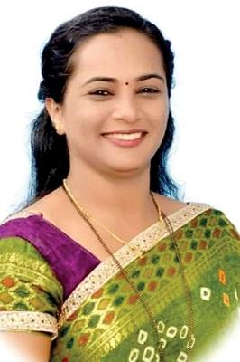 Puja Parulekar commit suicide by gram panchayat member | कुंभारमाठ ग्रामपंचायत सदस्या पूजा परुळेकर यांची गळफासाने आत्महत्या Puja Parulekar commit suicide by gram panchayat member | कुंभारमाठ ग्रामपंचायत सदस्या पूजा परुळेकर यांची गळफासाने आत्महत्या