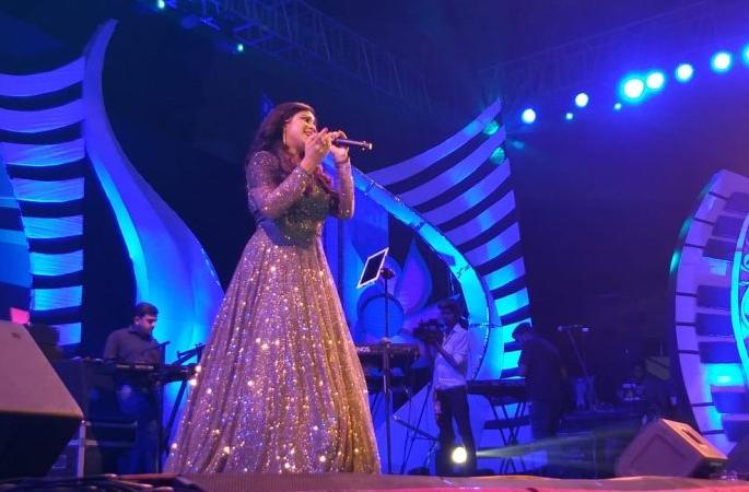 Lokmat Sur Jyotsna National Music Awards 2019; Sharia Ghoshal's magic | लोकमत सूर ज्योत्स्ना राष्ट्रीय संगीत पुरस्कार २०१९;  श्रेया घोषालच्या जादूभरल्या स्वरांनी रंगली संध्याकाळ