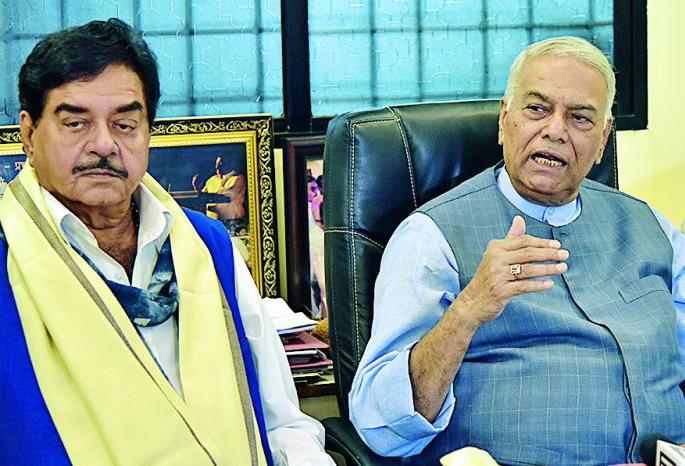 LIC fund misuse; Yashwant Sinha | ‘एलआयसी’च्या निधीचा दुरुपयोग; यशवंत सिन्हा LIC fund misuse; Yashwant Sinha | ‘एलआयसी’च्या निधीचा दुरुपयोग; यशवंत सिन्हा