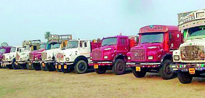 Two crores of sand seized in Dhamangaon; The biggest action in the state | धामणगावात दोन कोटींची रेती जप्त; राज्यातील सर्वात मोठी कारवाई Two crores of sand seized in Dhamangaon; The biggest action in the state | धामणगावात दोन कोटींची रेती जप्त; राज्यातील सर्वात मोठी कारवाई