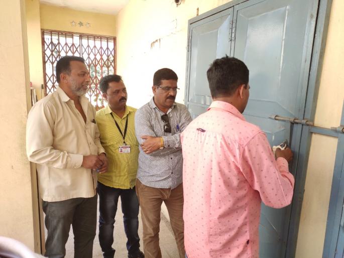 Municipal Corporation begins seizure proceedings | महापालिकेतर्फे जप्तीची कारवाई सुरू Municipal Corporation begins seizure proceedings | महापालिकेतर्फे जप्तीची कारवाई सुरू