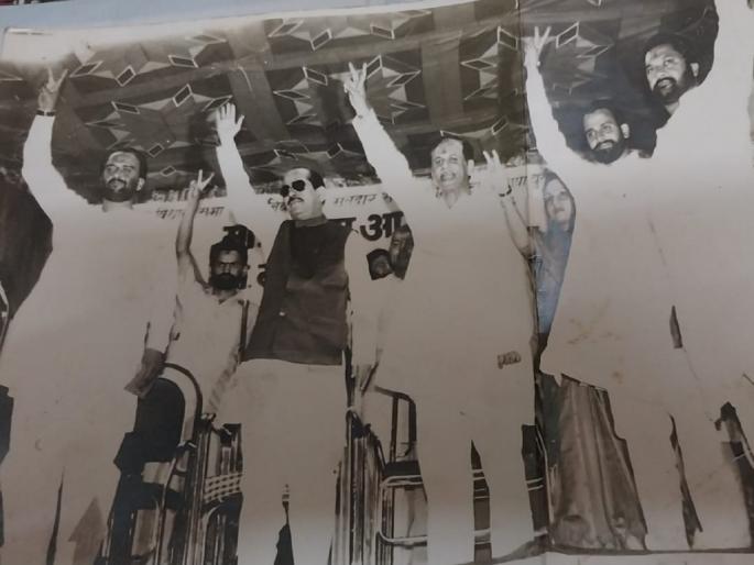 Late former Chief Minister Manohar Joshi and Kolhapur had a developmental relationship | मनोहर जोशींच्या काळात रेल्वे स्टेशनला शाहूंचे नाव, क्रीडा संकुल मंजुरी; कोल्हापूरशी होते विकासाचे नाते Late former Chief Minister Manohar Joshi and Kolhapur had a developmental relationship | मनोहर जोशींच्या काळात रेल्वे स्टेशनला शाहूंचे नाव, क्रीडा संकुल मंजुरी; कोल्हापूरशी होते विकासाचे नाते