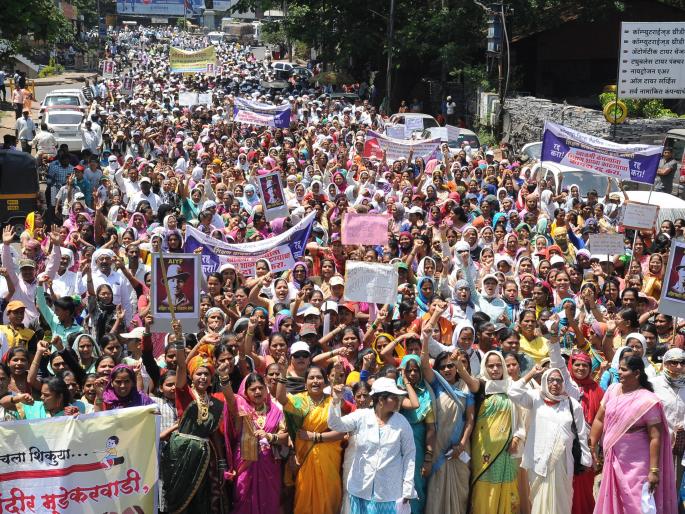 Save education, delete Vinod Tawdeena, Kolhapurkar against the government on the road down | VIDEO- शिक्षण वाचवा, विनोद तावडेंना हटवा, सरकारविरोधात कोल्हापूरकर उतरले रस्त्यावर