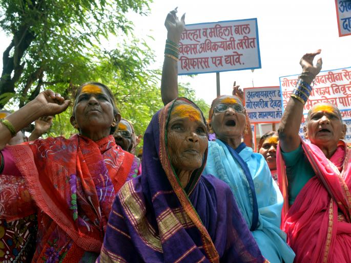 Kolhapur: Give Devadasi the benefits of getting pension now, demand for district collector of Nehru Yuva Devdasi Vikas Mandal | कोल्हापूर : देवदासींना निवृत्तिवेतनाचा लाभ त्वरित द्या, जिल्हाधिकाऱ्यांकडे मागणी Kolhapur: Give Devadasi the benefits of getting pension now, demand for district collector of Nehru Yuva Devdasi Vikas Mandal | कोल्हापूर : देवदासींना निवृत्तिवेतनाचा लाभ त्वरित द्या, जिल्हाधिकाऱ्यांकडे मागणी