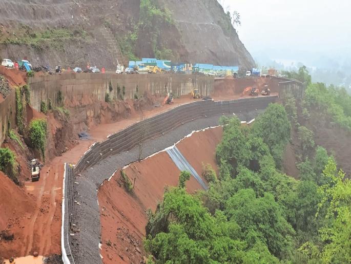 Work at Parshuram Ghat halted due to rain; Construction of iron mesh, gabion wall stalled | Ratnagiri: पावसामुळे परशुराम घाटातील काम ठप्प; लोखंडी जाळी, गॅबियन वॉल उभारणीचे काम रखडले Work at Parshuram Ghat halted due to rain; Construction of iron mesh, gabion wall stalled | Ratnagiri: पावसामुळे परशुराम घाटातील काम ठप्प; लोखंडी जाळी, गॅबियन वॉल उभारणीचे काम रखडले
