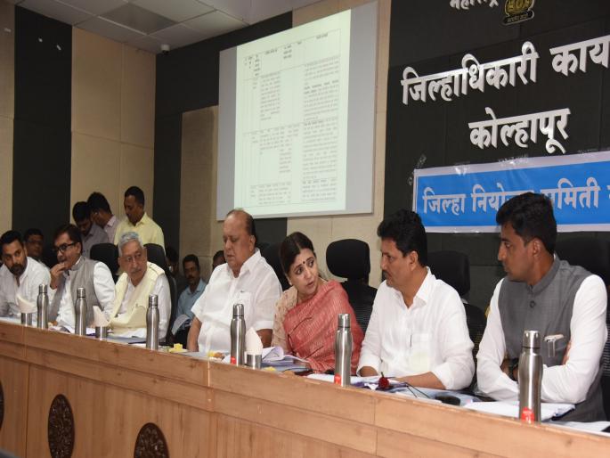 The atmosphere in the Kolhapur District Planning Committee heated up over the issue of many receiving electricity bills while the electricity bill of 7 HP Motor was waived | Kolhapur: साडेसात एचपीवाल्यांना बिले, जिल्हा नियोजन समितीच्या बैठकीत वातावरण तापले
