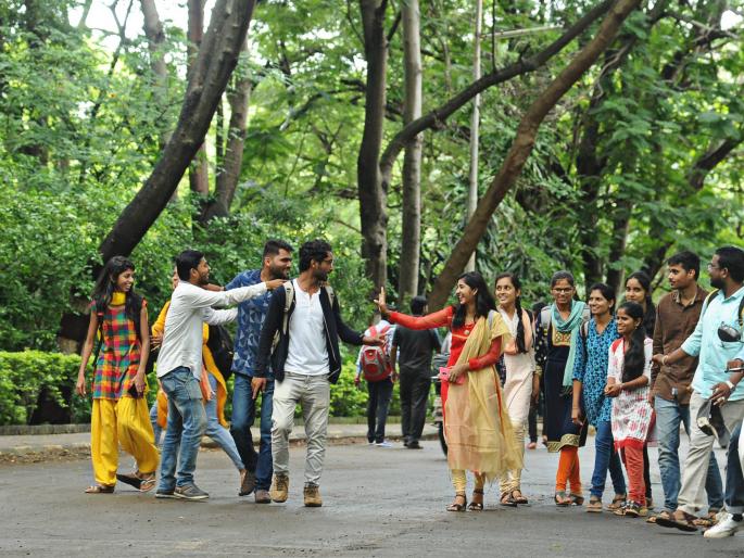 Classes filled, Shivaji University emerged | वर्ग भरले, शिवाजी विद्यापीठ बहरले Classes filled, Shivaji University emerged | वर्ग भरले, शिवाजी विद्यापीठ बहरले