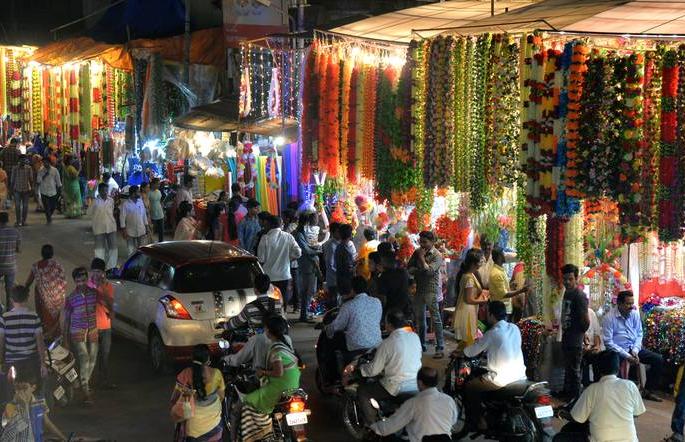 The Chaitanya Mandalir Utsav started from today | चैतन्यमयी मांगल्यपूर्ण उत्सवास आजपासून प्रारंभ The Chaitanya Mandalir Utsav started from today | चैतन्यमयी मांगल्यपूर्ण उत्सवास आजपासून प्रारंभ