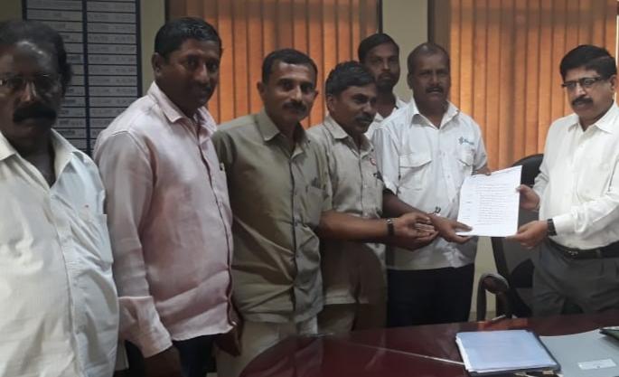Pay with outstanding FRP interest, alert farmers' commissioners to sugar commissioners | थकीत एफआरपी व्याजासह द्या, शेतकरी संघटनांचा साखर आयुक्तांना इशारा Pay with outstanding FRP interest, alert farmers' commissioners to sugar commissioners | थकीत एफआरपी व्याजासह द्या, शेतकरी संघटनांचा साखर आयुक्तांना इशारा