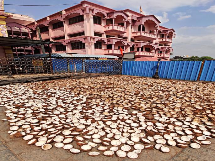 As soon as administrators were appointed at Balumama Temple, all the registers, records and documents of the temple income disappeared | Kolhapur- बाळूमामांच्या खजिन्यावर डल्ला: एप्रिलमध्ये प्रशासक येताच उत्पन्नाचे रेकॉर्ड गायब As soon as administrators were appointed at Balumama Temple, all the registers, records and documents of the temple income disappeared | Kolhapur- बाळूमामांच्या खजिन्यावर डल्ला: एप्रिलमध्ये प्रशासक येताच उत्पन्नाचे रेकॉर्ड गायब