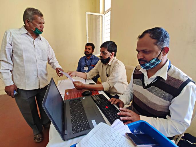 26 applications filed in the district on the first day itself | जिल्ह्यात पहिल्याच दिवशी २६ अर्ज दाखल 26 applications filed in the district on the first day itself | जिल्ह्यात पहिल्याच दिवशी २६ अर्ज दाखल