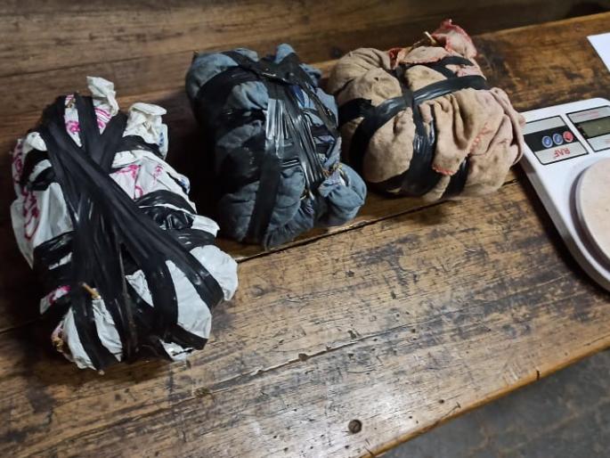 Batteries along with mobile phones were found in Kalamba jail again | कळंबा जेलमध्ये पुन्हा मोबाईल फोनसह बॅटऱ्या सापडल्या Batteries along with mobile phones were found in Kalamba jail again | कळंबा जेलमध्ये पुन्हा मोबाईल फोनसह बॅटऱ्या सापडल्या