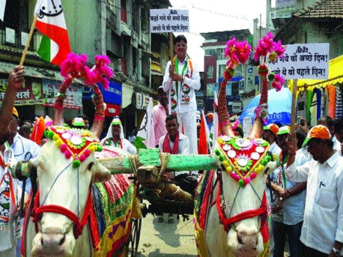 NCP's Front against rising inflation, MLAs in Karjat travel through bullock cart | वाढत्या महागाई विरोधात राष्ट्रवादीचा मोर्चा, कर्जतमध्ये आमदारांचा बैलगाडीतून प्रवास NCP's Front against rising inflation, MLAs in Karjat travel through bullock cart | वाढत्या महागाई विरोधात राष्ट्रवादीचा मोर्चा, कर्जतमध्ये आमदारांचा बैलगाडीतून प्रवास
